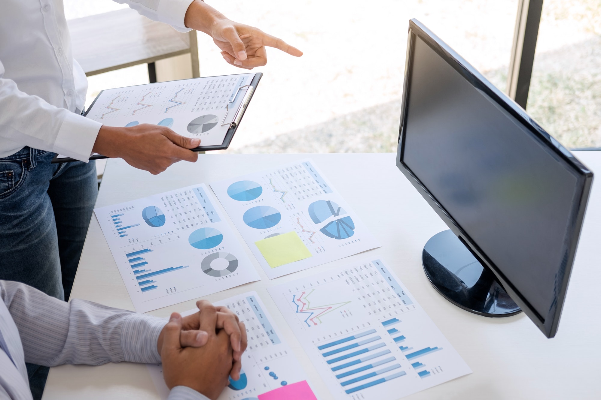 business-accountant-or-banker.jpg business-accountant-or-banker.jpg